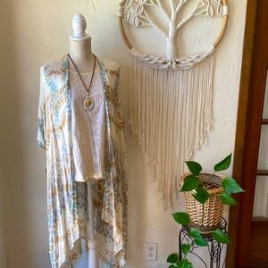 🎉 GORGEOUS TINY EMBROIDERED TOP‼️